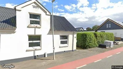 Boligudlejningsejendomme til salg i Løsning - Foto fra Google Street View