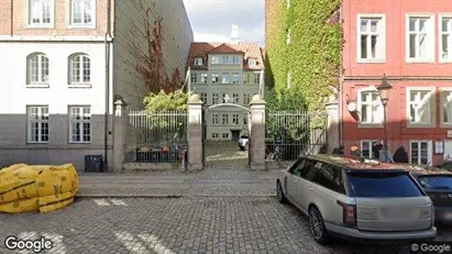 Boligudlejningsejendomme til salg i København K - Foto fra Google Street View