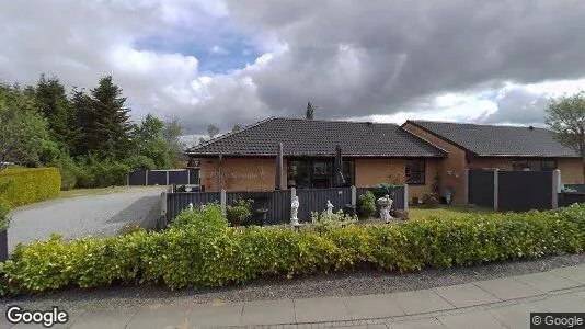 Boligudlejningsejendomme til salg i Give - Foto fra Google Street View