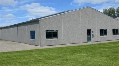 Attraktive erhvervslokaler til leje – 465 m² med lager og kontor tæt på E45 Hedensted