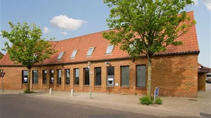 Kontorbutik i gadeplan, bedste beliggenhed i Augustenborg, 300m2 eller 487m2