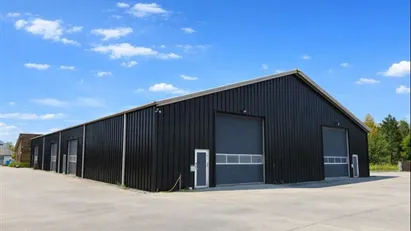 LAGER- OG KONTOREJENDOM I LYNGE