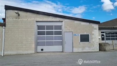 Lager med lille kontor