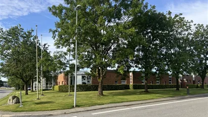 Attraktive kontor- og lagerlokaler til leje tæt på Holstebro-motorvejen i Aulum