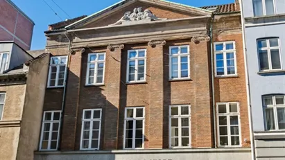Flot kontor på Godhåbsvej 7. 3 sal Frederiksberg.