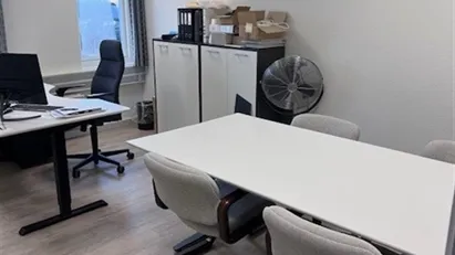 Kontor fælles skab - selvstændig kontor.