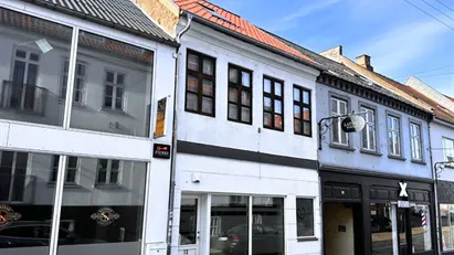 Investeringsejendom med bolig- og erhvervslejemål