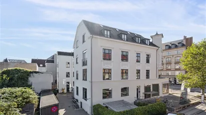 Moderne kontor midt i Hellerup.