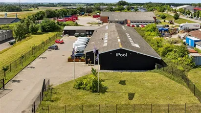 Velholdt og funktionel domicilejendom beliggende i erhvervsområdet Værebro i Ølstykke