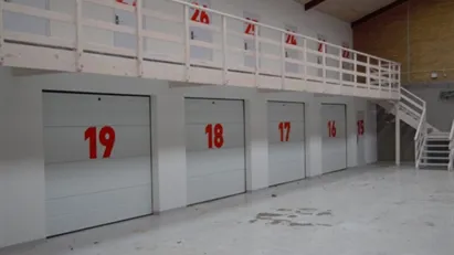 Tørt og opvarmet Box-rum udlejes med indendørs af- og pålæsnings muligheder