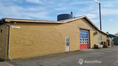 Separat lagerhal med køkken og toilet