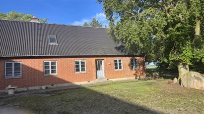 600 m2 Stuehus og værelser mm på Landbrugsejendom