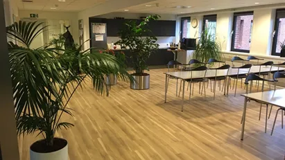 Aarhus Syds største kontorfællesskab | Egen kantine | 250+ gratis P-pladser | Kontorer fra 15 m² - 44 m²
