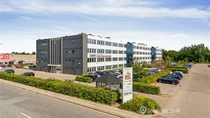 Kontor - kan opdeles hvis behov for mindre