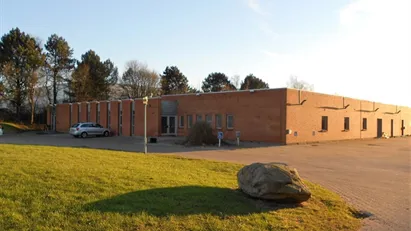 220 m2 præsentable kontorlokaler i pæn ejendom, tæt på centrum.