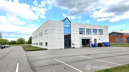 Lager med port og en del kontorer